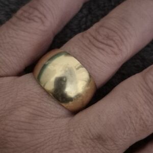 18k Italian Gold Wide Band Ring. Size 8.